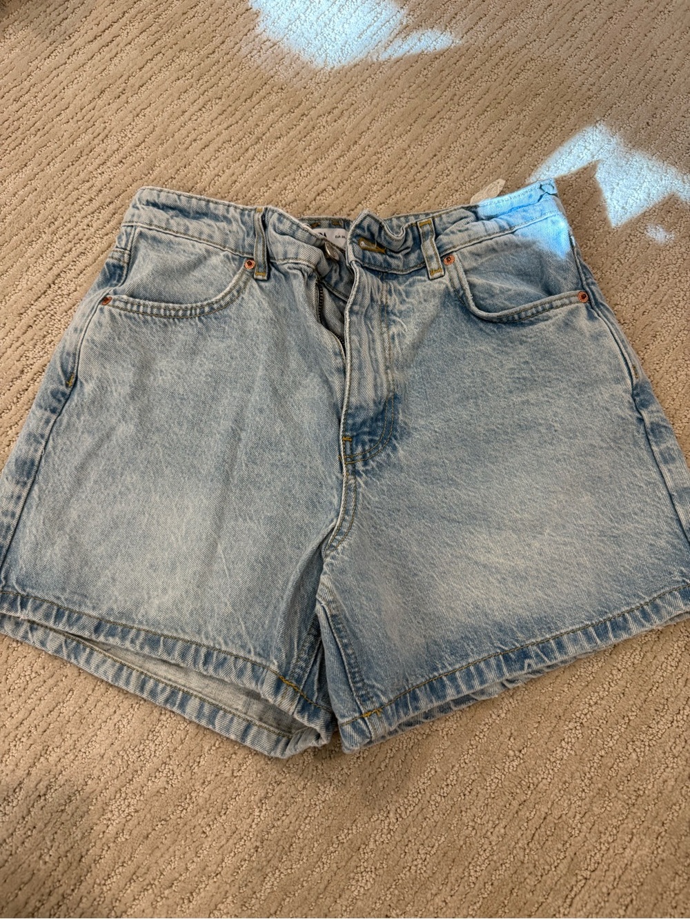 ZARA Light Blue Denim Women’s Relaxed Fit Mom Shorts size 6